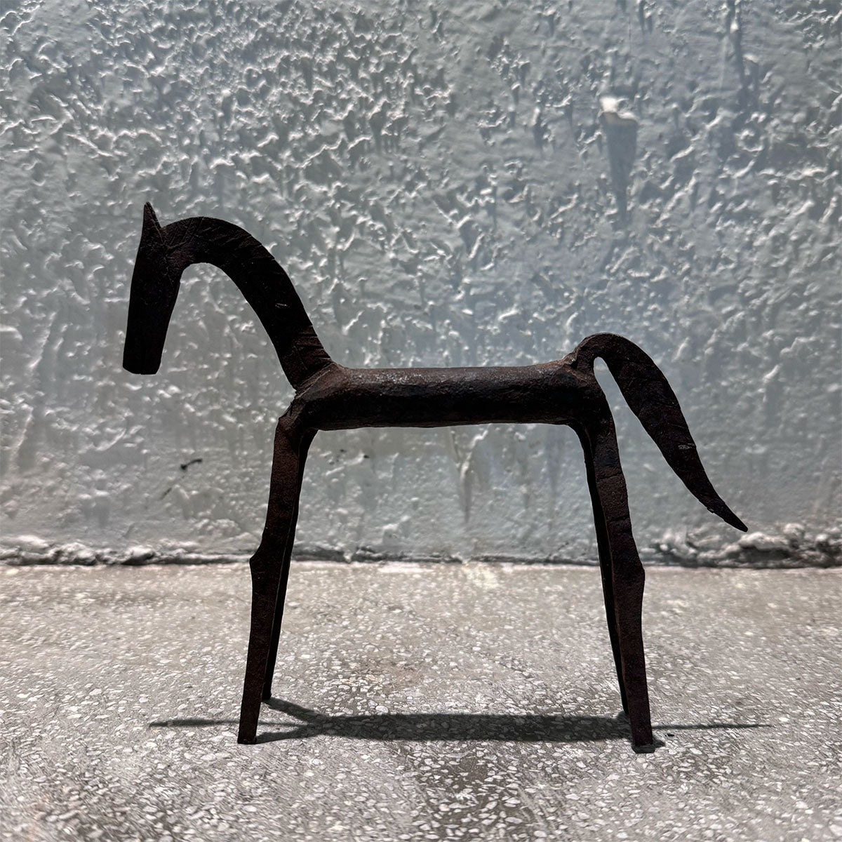 原始風格手工鐵鍛製馬