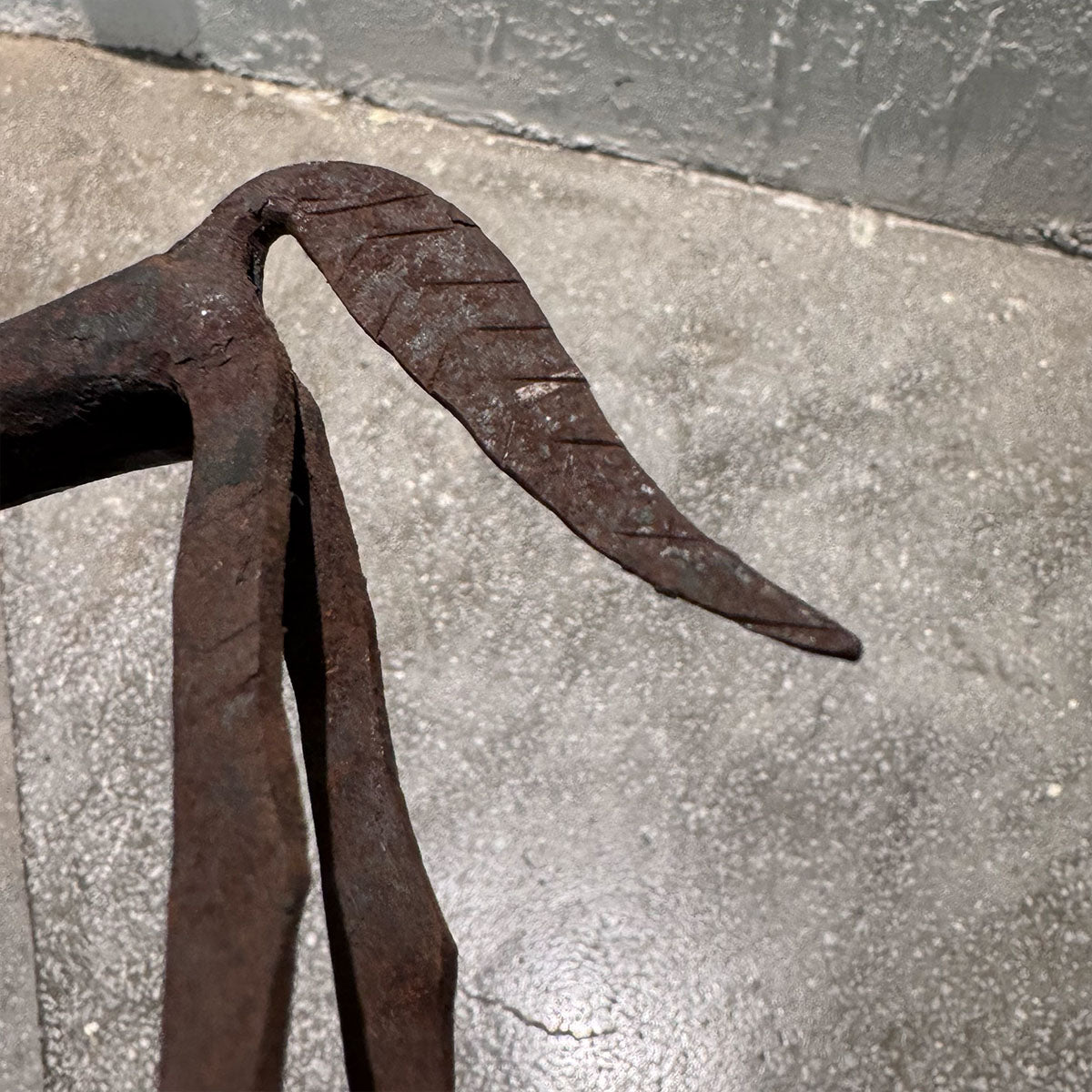 原始風格手工鐵鍛製馬